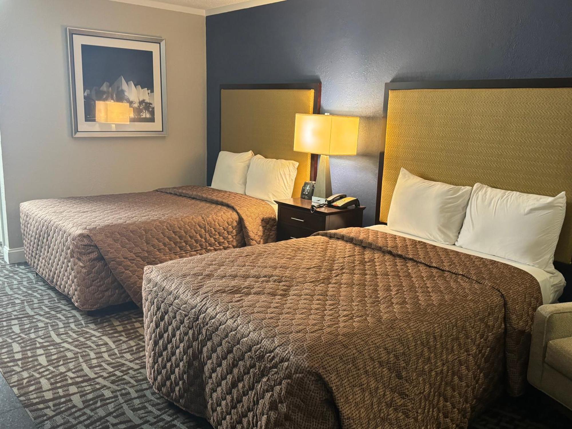 Winston Salem Inn And Suites Exterior photo