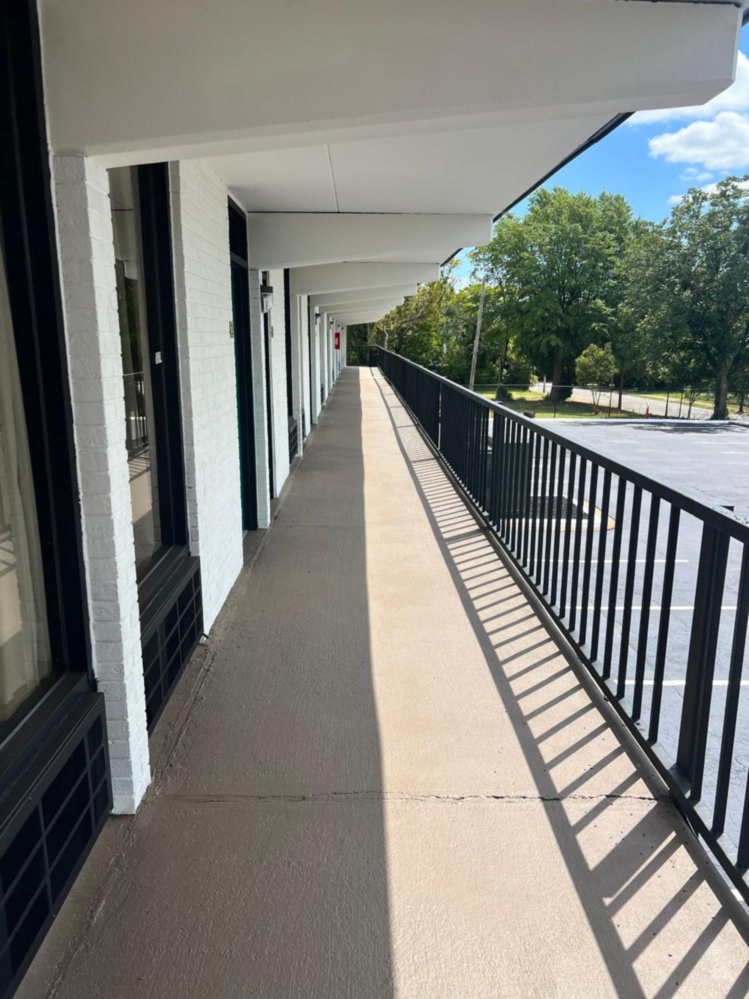 Winston Salem Inn And Suites Exterior photo